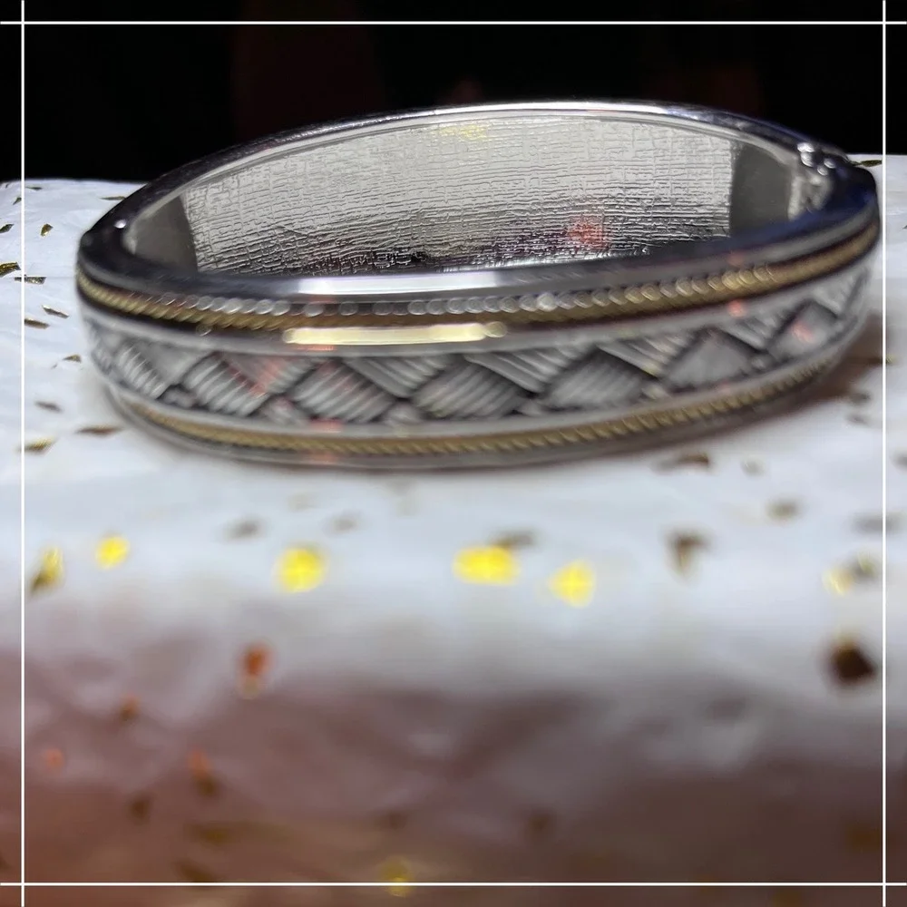 Unbranded Basketweave Hinged Bangle Bracelet Women OS Silver Gold ExcellentWoven